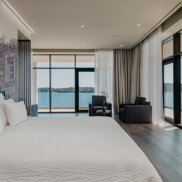Deluxe Seaview Corner Suite